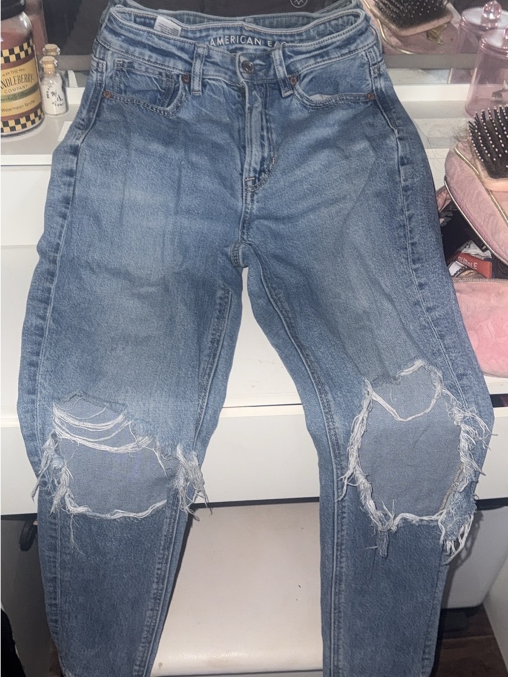 American Eagle High-Rise Distressed Mom Jeans - Light Blue size 00